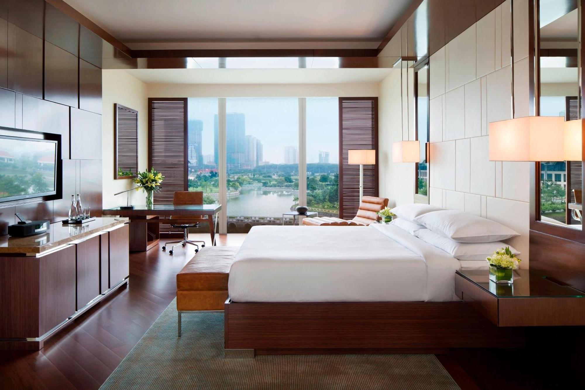 Executive King Room, Executive lounge access, 1 King, Lake View,1550233618:JPEG