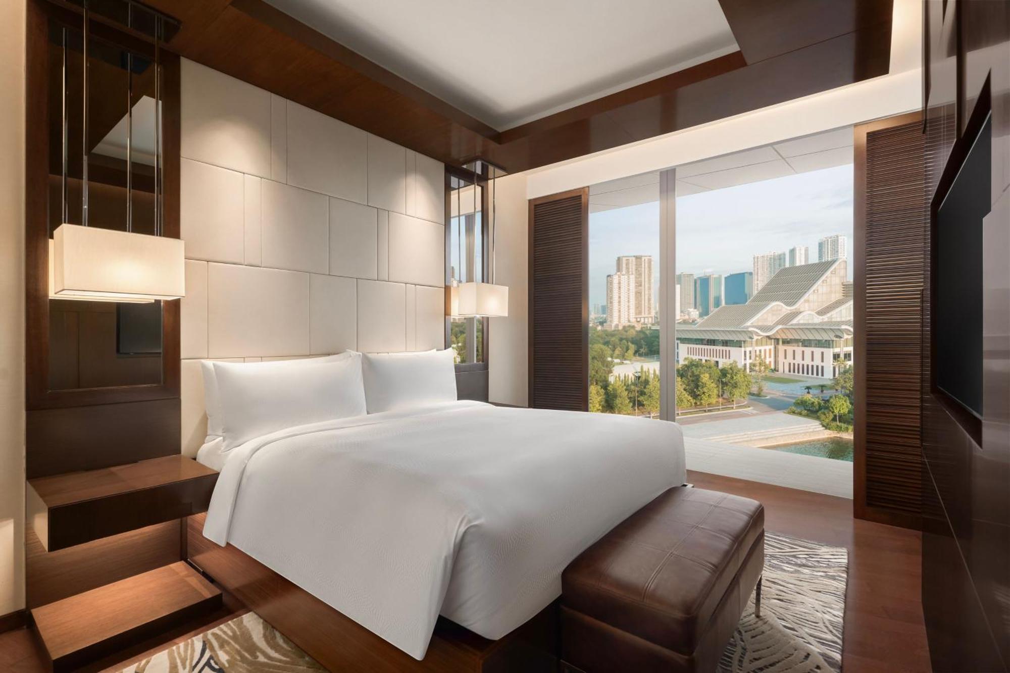 Deluxe Suite, Executive lounge access, 1 King,1563333292:JPEG