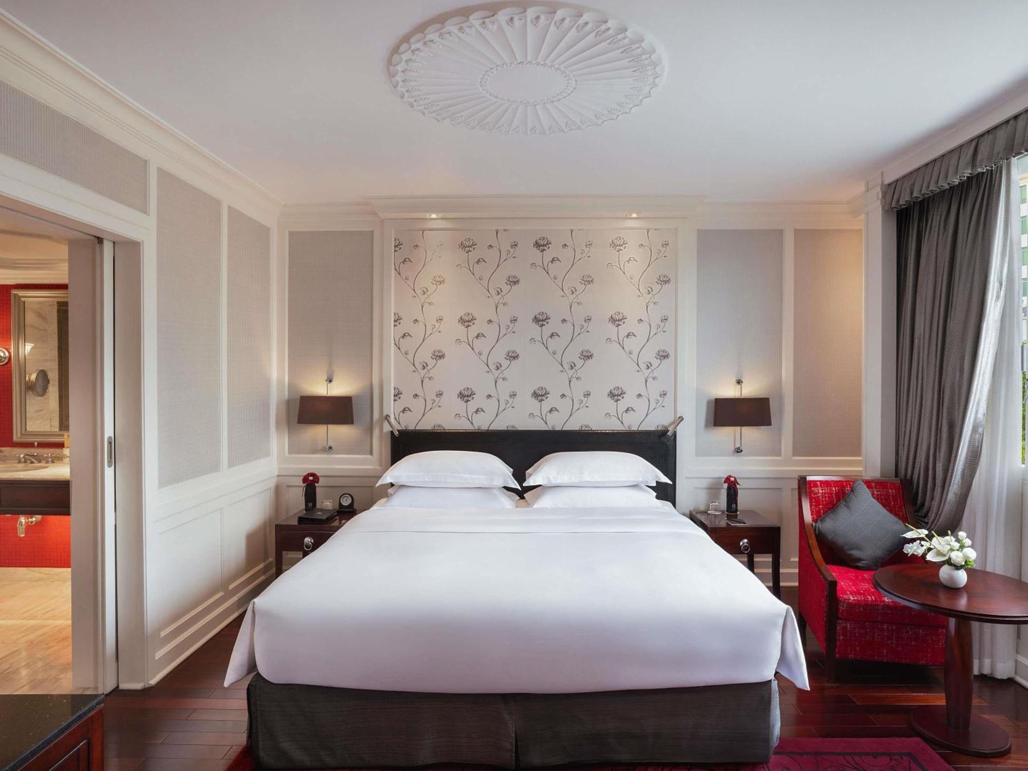 Opera Wing Prestige Suite King Bed Lounge Benefits,1771482998:JPEG
