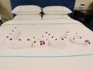 Honeymoon Suite,526010004:JPEG